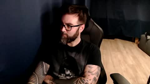 Snapshot of pyroxen chatting on November 1, 10:36 pm Yog Sothoth online show from November 1, 10:36 pm