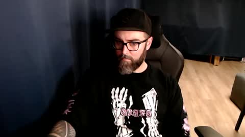 Snapshot of pyroxen chatting on October 31, 10:35 pm Yog Sothoth online show from October 31, 10:35 pm