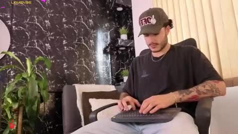 R A F A E L online show from January 31, 8:51 pm