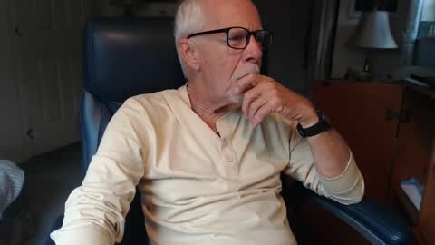 ranger1001 online show from October 15, 7:32 pm