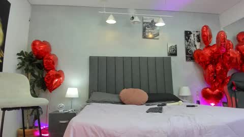 Raphael Nyon online show from February 19, 3:58 am