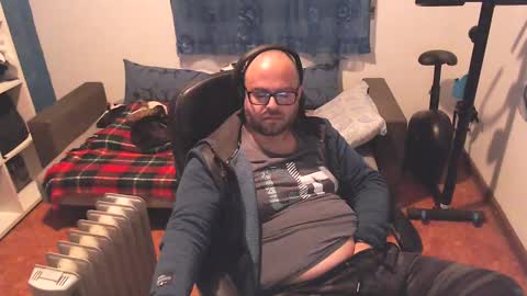 ravingr3d3 online show from March 1, 11:15 pm