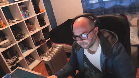 ravingr3d3 online show from February 27, 9:11 am