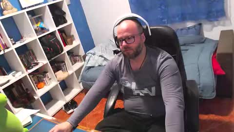 ravingr3d3 online show from February 18, 11:35 pm