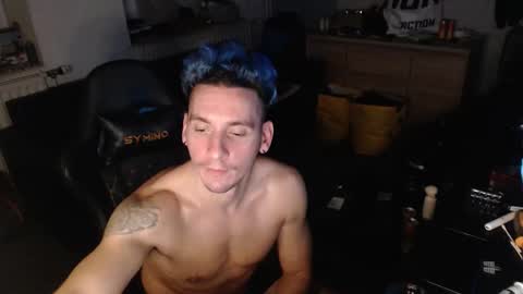 Rayzel online show from December 15, 11:35 pm