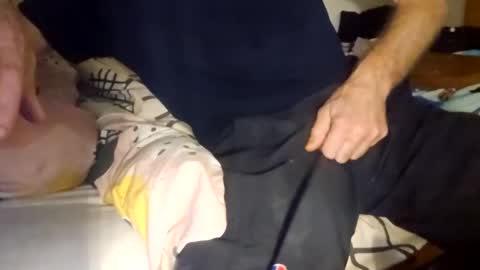 redrodridding online show from January 3, 3:49 am