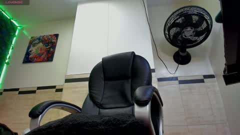 R E N E  online show from September 12, 6:24 am