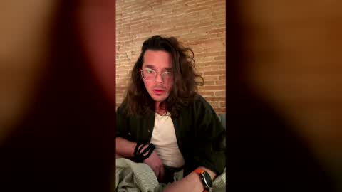 Renzo online show from February 22, 1:40 am