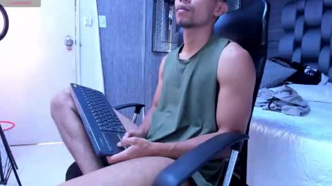 Snapshot of richar_voller chatting on October 22, 1:15 pm richar_voller online show from October 22, 1:15 pm