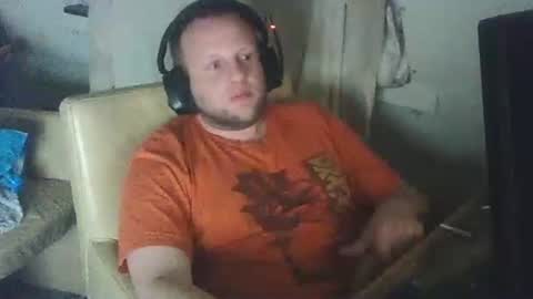 richardd110011 online show from June 8, 9:38 pm