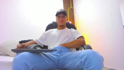 Snapshot of ricky_owens1 chatting on February 26, 6:53 pm Ricky  online show from February 26, 6:53 pm