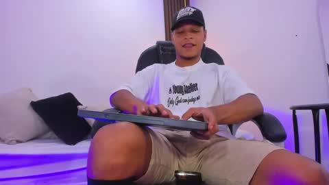 Snapshot of ricky_owens1 chatting on February 19, 9:14 pm Ricky  online show from February 19, 9:14 pm
