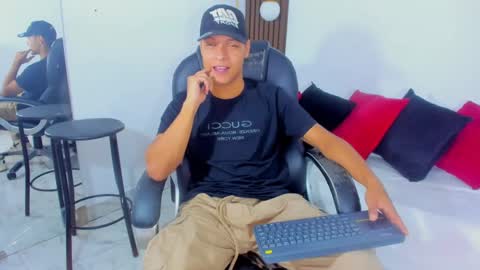 Snapshot of ricky_owens1 chatting on February 17, 7:42 pm Ricky  online show from February 17, 7:42 pm