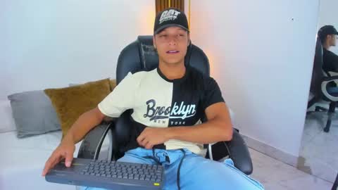Snapshot of ricky_owens1 chatting on February 24, 7:52 pm Ricky  online show from February 24, 7:52 pm