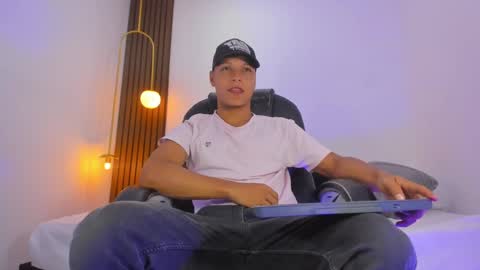 Snapshot of ricky_owens1 chatting on February 4, 9:52 pm Ricky  online show from February 4, 9:52 pm