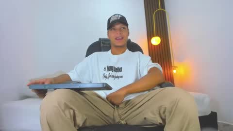 Snapshot of ricky_owens1 chatting on February 25, 7:03 pm Ricky  online show from February 25, 7:03 pm