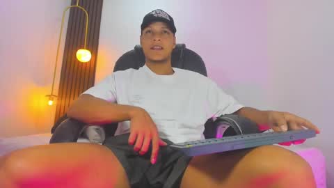 Snapshot of ricky_owens1 chatting on February 10, 9:36 pm Ricky  online show from February 10, 9:36 pm