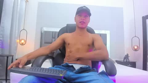 Snapshot of ricky_owens1 chatting on December 31, 8:02 pm Ricky  online show from December 31, 8:02 pm