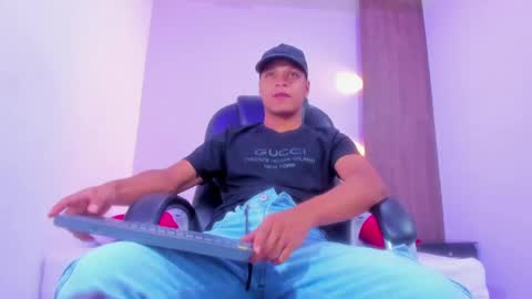 Snapshot of ricky_owens1 chatting on February 8, 9:57 pm Ricky  online show from February 8, 9:57 pm