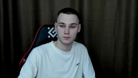 robert10211 online show from December 29, 6:16 pm