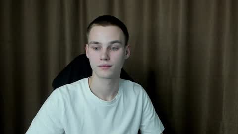 robert10211 online show from December 4, 8:29 pm