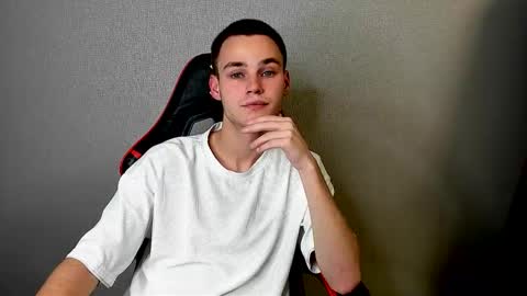 robert10211 online show from November 18, 3:32 am