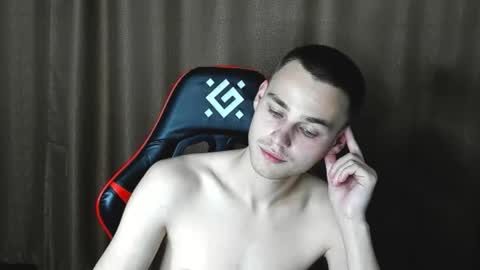 robert10211 online show from October 1, 8:02 pm