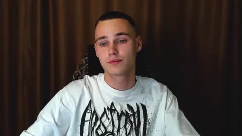 robert10211 online show from September 18, 7:38 pm