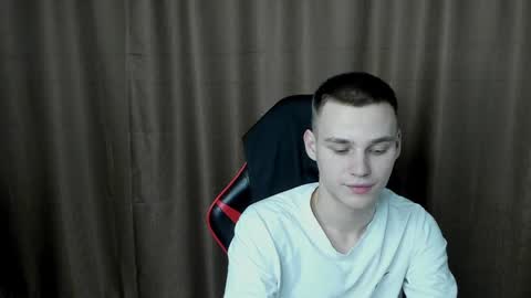 robert10211 online show from December 11, 9:44 pm