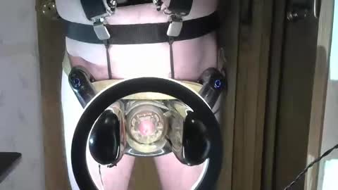 Snapshot of robodickmilker chatting on December 16, 9:52 pm Robodickmilker online show from December 16, 9:52 pm