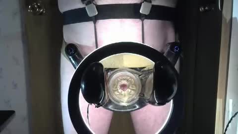 Snapshot of robodickmilker chatting on January 24, 9:37 pm Robodickmilker online show from January 24, 9:37 pm