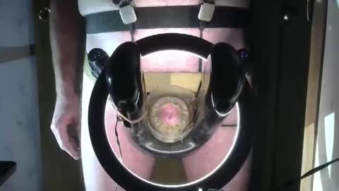 Snapshot of robodickmilker chatting on October 31, 4:54 pm Robodickmilker online show from October 31, 4:54 pm