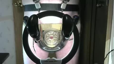 Snapshot of robodickmilker chatting on December 17, 11:49 am Robodickmilker online show from December 17, 11:49 am