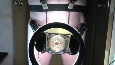 Snapshot of robodickmilker chatting on February 6, 11:37 pm Robodickmilker online show from February 6, 11:37 pm