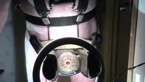 Snapshot of robodickmilker chatting on February 17, 5:53 pm Robodickmilker online show from February 17, 5:53 pm