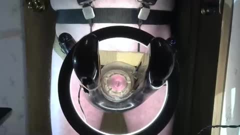 Snapshot of robodickmilker chatting on January 28, 10:23 pm Robodickmilker online show from January 28, 10:23 pm