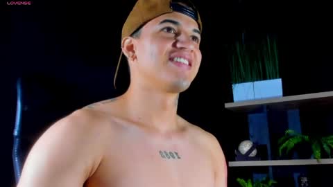 rocco_santos online show from April 10, 7:10 pm