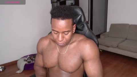 Snapshot of rogger_physique chatting on March 5, 4:46 am Rogger online show from March 5, 4:46 am