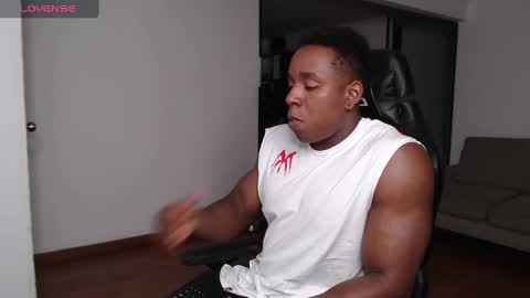 Snapshot of rogger_physique chatting on January 13, 12:09 am Rogger online show from January 13, 12:09 am