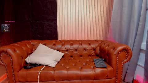 Snapshot of rogger_physique chatting on October 18, 10:26 pm Rogger online show from October 18, 10:26 pm