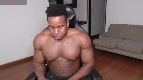 Snapshot of rogger_physique chatting on February 28, 2:53 am Rogger online show from February 28, 2:53 am