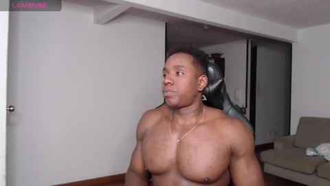 Snapshot of rogger_physique chatting on January 12, 7:00 am Rogger online show from January 12, 7:00 am