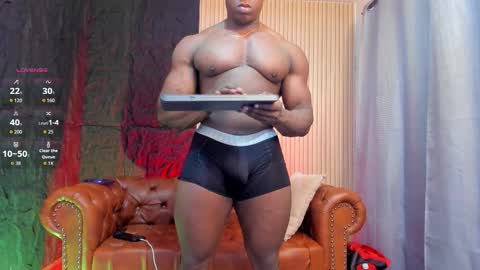 Snapshot of rogger_physique chatting on October 13, 9:32 pm Rogger online show from October 13, 9:32 pm