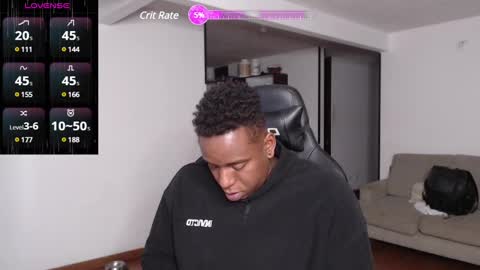 Snapshot of rogger_physique chatting on January 18, 2:40 am Rogger online show from January 18, 2:40 am