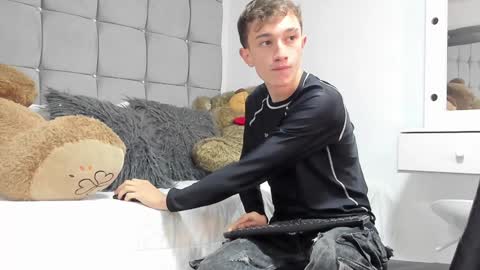 twink juli online show from January 7, 2:16 pm