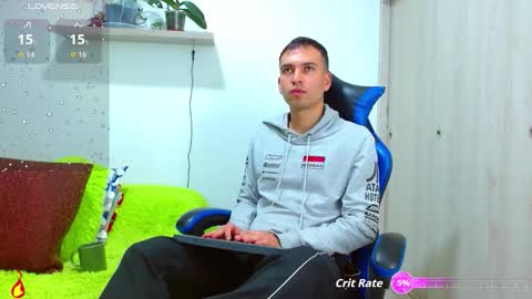 rolos_hot32 online show from September 12, 11:49 pm