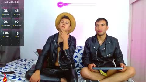 rolos_hot32 online show from December 13, 4:38 pm