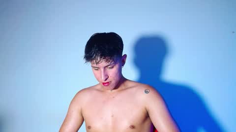 rowanboy23 online show from February 12, 2:39 am