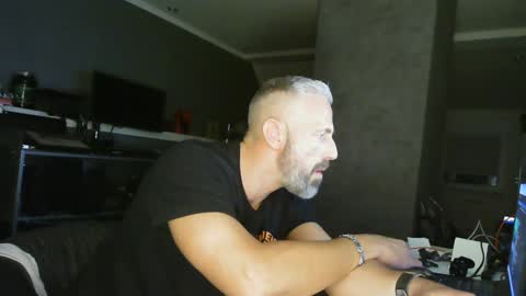 Chico que rico Caliente online show from December 31, 6:13 pm