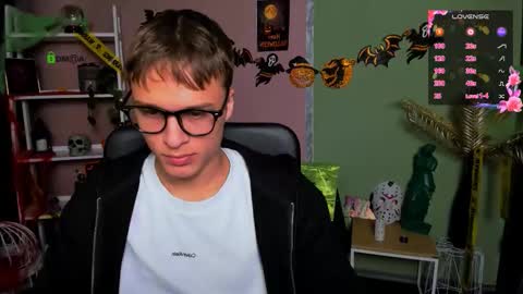 Sam online show from October 31, 9:40 pm